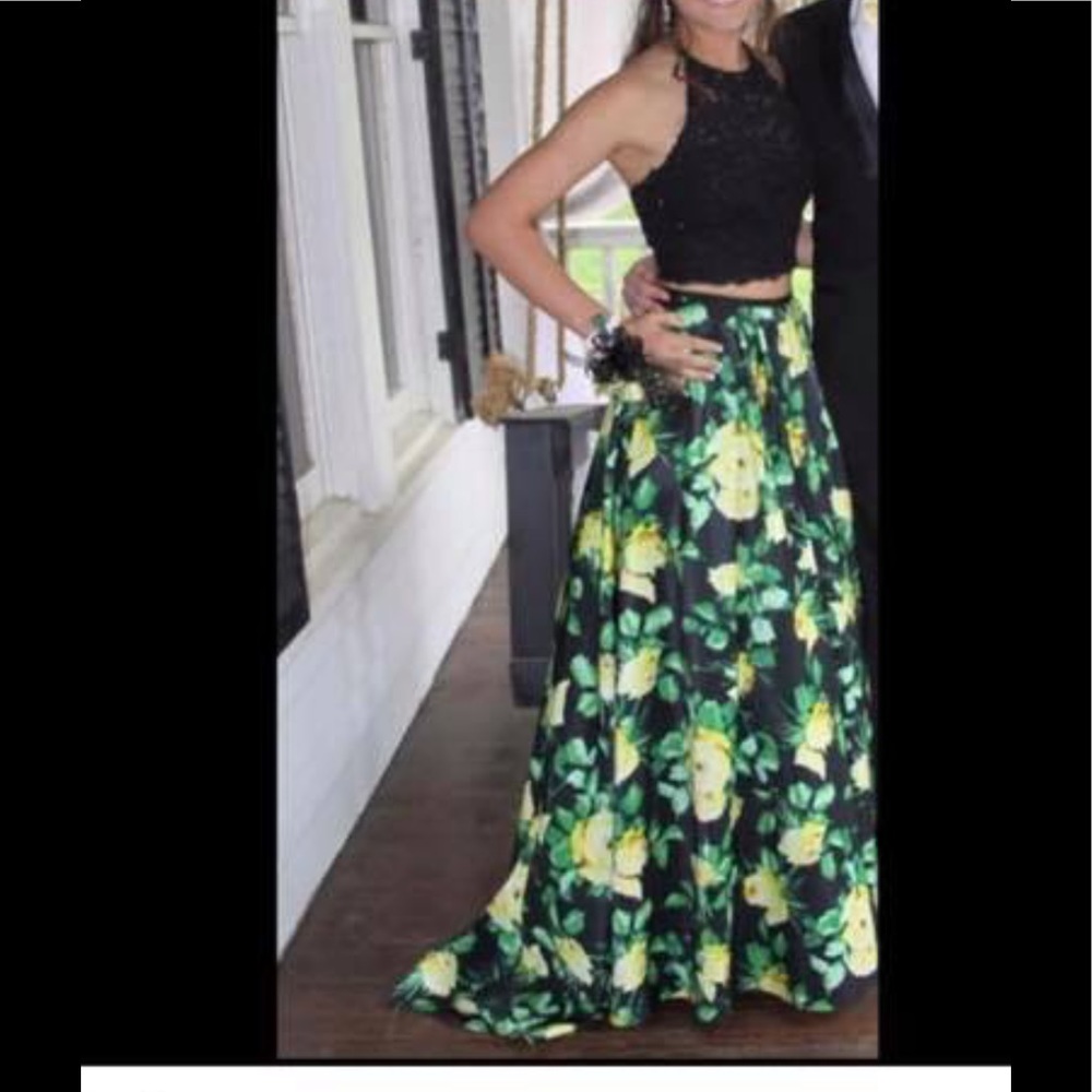 Sherri Hill 2 piece prom/formal gown size 2 4